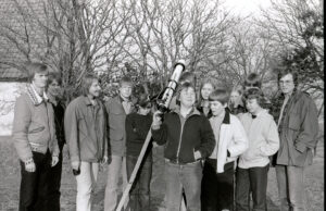Astrohuset i Västra Frölunda – del 1 av många Amatörsektionen har möte vid Astrohuset 1979