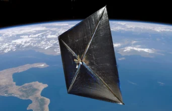 Så hittar du NASAs solsegel i omloppsbana "Advanced Composite Solar Sail System" fångades i en 13-sekunders exponering över Arlington, Virginia den 2 september 2024. Uppdragsteamet bekräftade att seglets unika kompositbomstruktur vecklades ut den 29 augusti, vilket markerade en viktig milstolpe i demonstrationen av solseglingsteknik. Precis som en segelbåt använder vind i seglet, använder ett rymdfarkost solens tryck på seglet för framdrivning. Denna teknik fungerar som en banbrytare för framtida uppdrag med solsegeldrift. Bild: NASA/Bill Ingalls