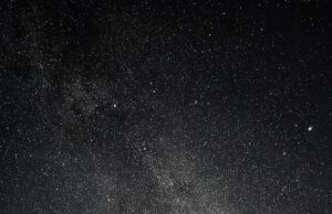 Fotografera stjärnhimlen och Vintergatan – med en mobiltelefon Vintergatan och Sommartriangeln fotograferad med Google Pixel 8 Pro.