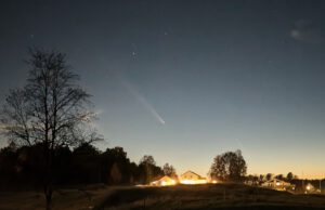 Komet C2023/A3 fotograferad med mobil Komet C/2023 A3 (Tsuchinshan-ATLAS) fotograferad den 15 oktober 2024, kl 19:36, Vårgårda.