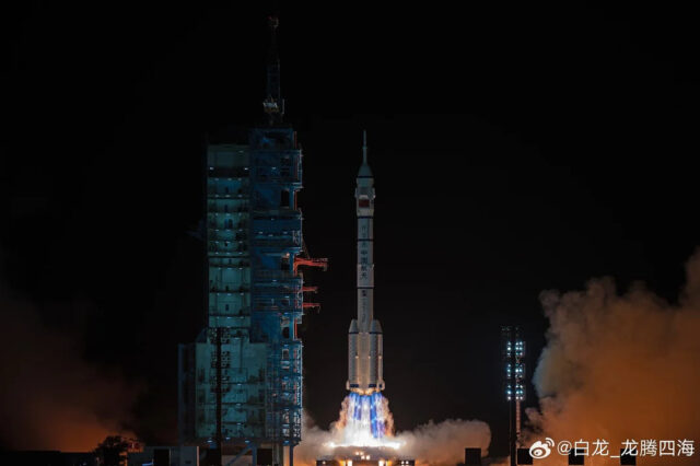 Shenzhou 19 liftoff