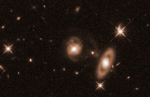 Marinofficer använde Hubble: Upptäckte spiralgalax med jetstråle Kvasar J0742+2704