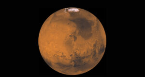 Mars lyser starkare än på länge – så hittar du den på stjärnhimlen i vinter Mars