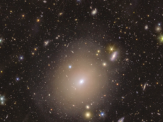 En perfekt Einsteinring upptäckt! NGC 6505 med Einsteinring